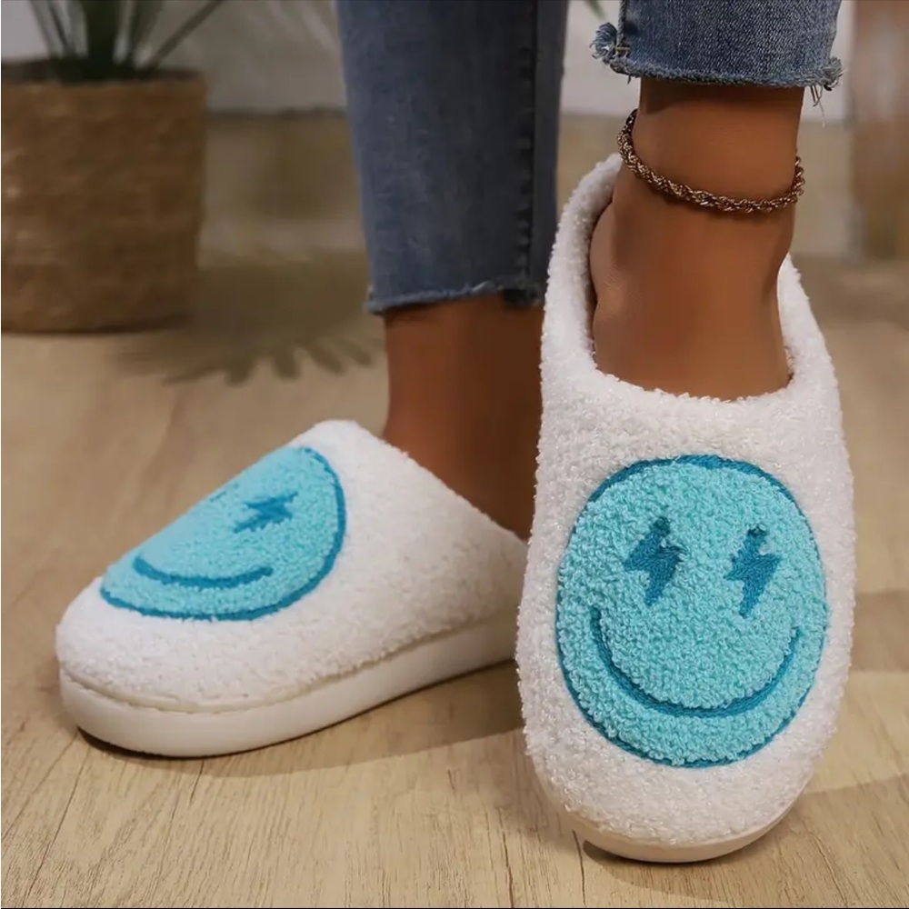 Smiley Face Light Blue Cozy Slippers‎